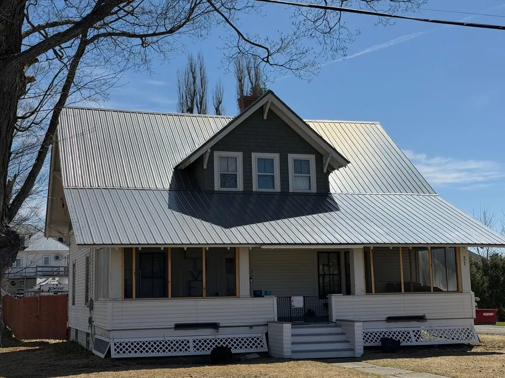 21 Bowdoin Street Houlton ME 04730