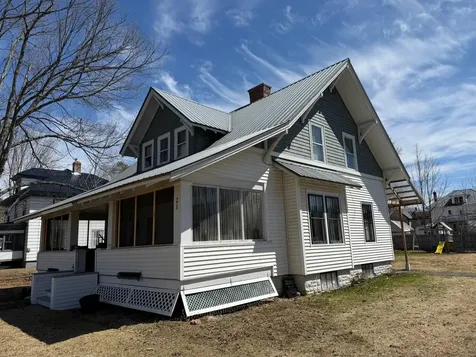 21 Bowdoin Street Houlton ME 04730