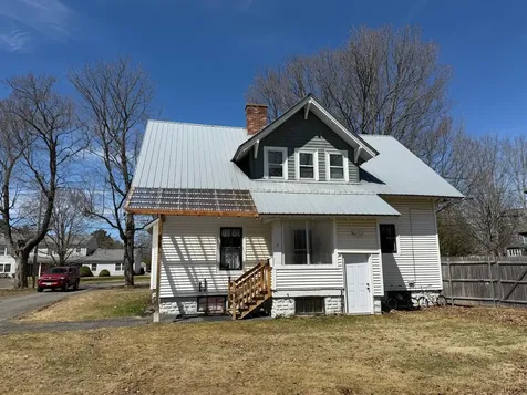 21 Bowdoin Street Houlton ME 04730