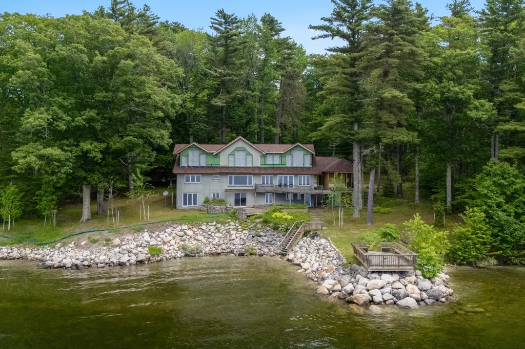 28 Whitetail Lane Raymond ME 04071