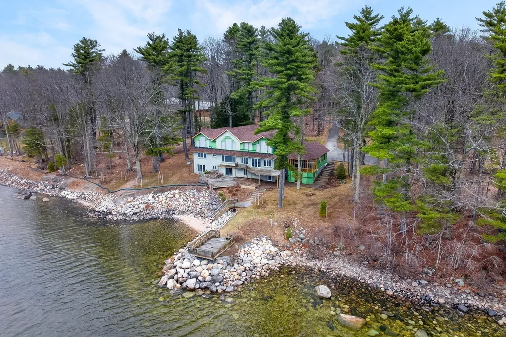 28 Whitetail Lane Raymond ME 04071