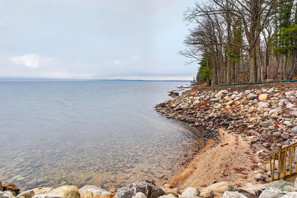 28 Whitetail Lane Raymond ME 04071
