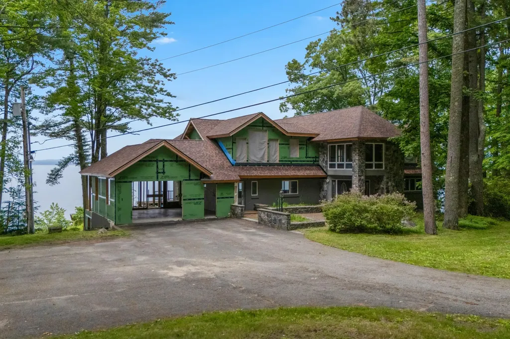 28 Whitetail Lane Raymond ME 04071