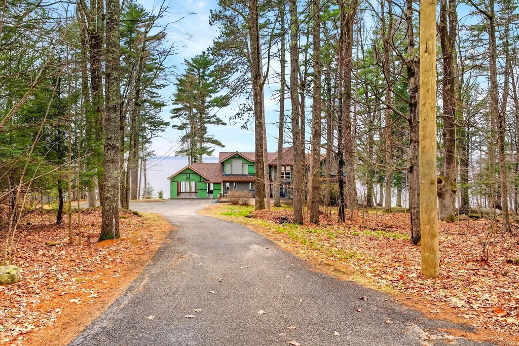 28 Whitetail Lane Raymond ME 04071