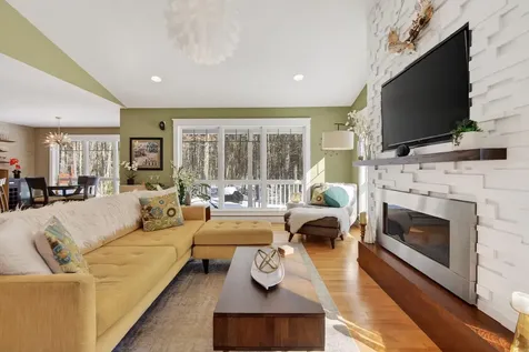 25 Hovey Lane Brunswick ME 04011