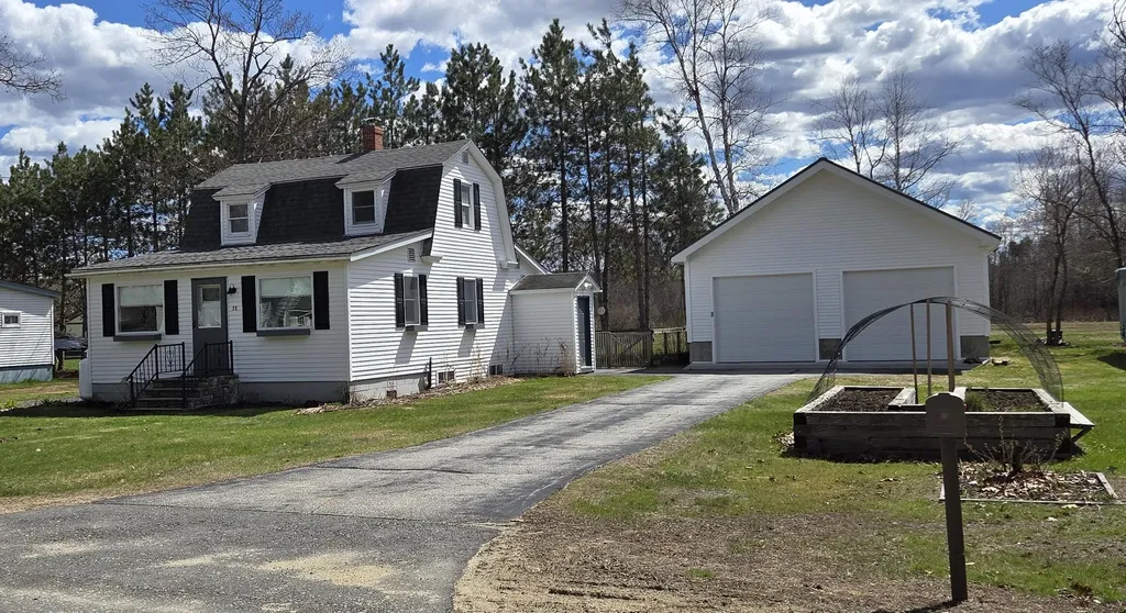 38 North Street Dixfield ME 04224