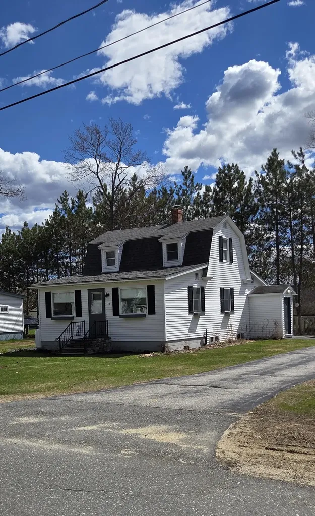 38 North Street Dixfield ME 04224