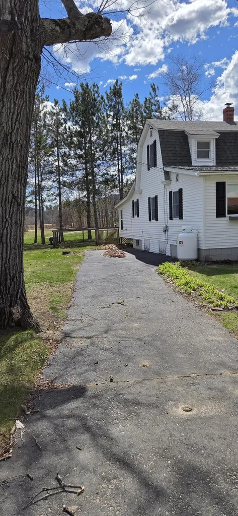 38 North Street Dixfield ME 04224