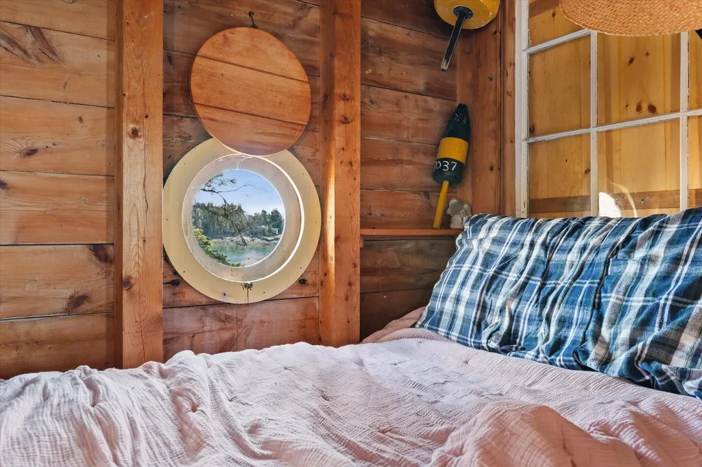 9999 Cove Island Harrington ME 04643