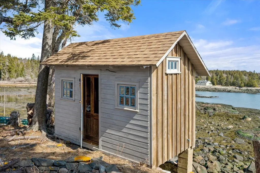 9999 Cove Island Harrington ME 04643