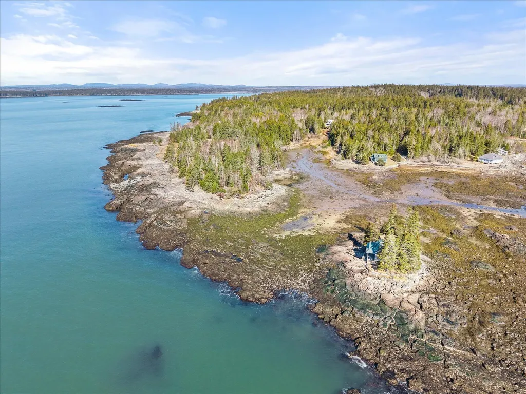9999 Cove Island Harrington ME 04643