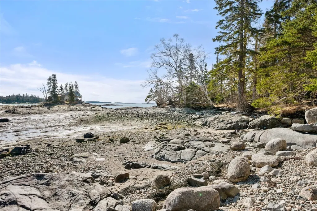 9999 Cove Island Harrington ME 04643