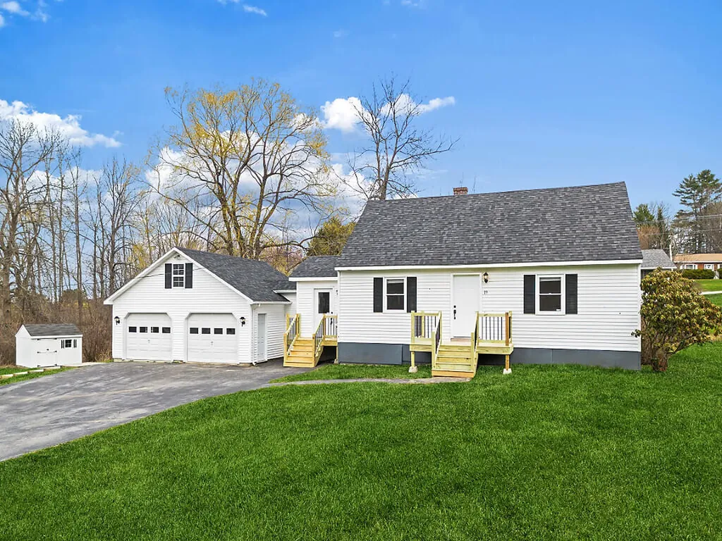 19 Alexandra Drive Gardiner ME 04345