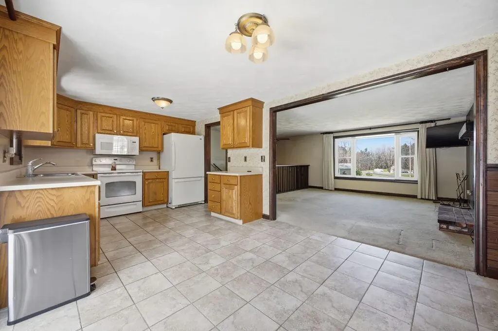 955 Bridgton Road Westbrook ME 04092