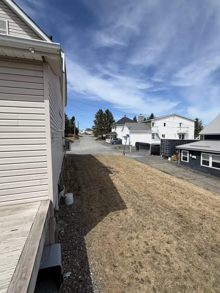 92 N 4th Avenue Madawaska ME 04756