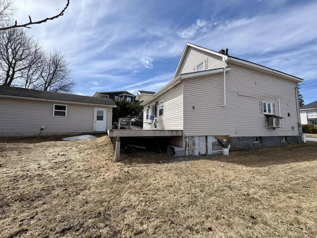 92 N 4th Avenue Madawaska ME 04756