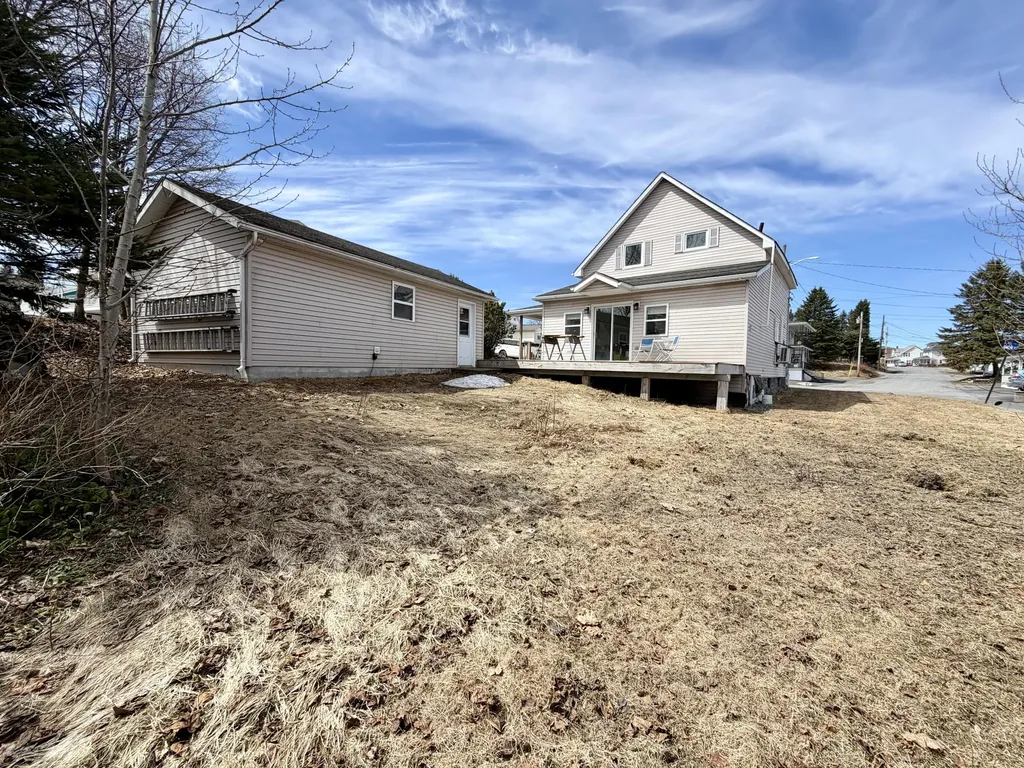 92 N 4th Avenue Madawaska ME 04756