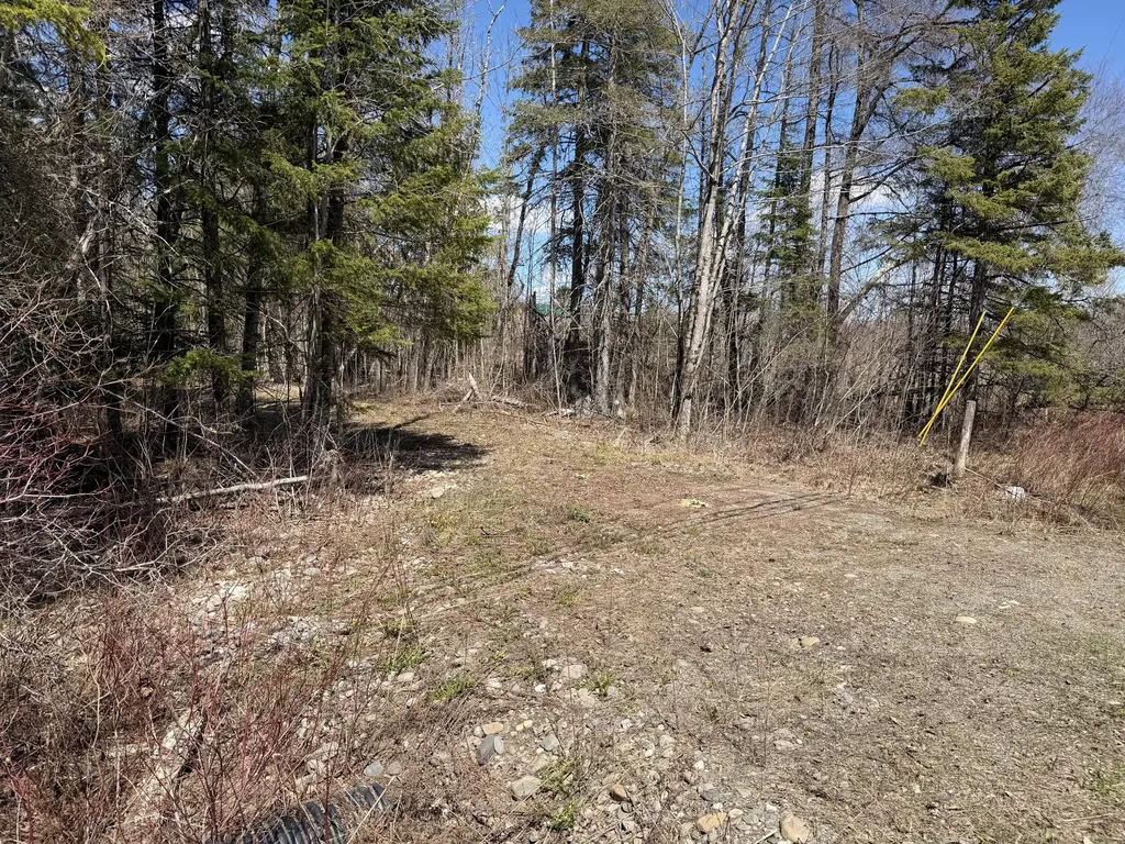 193 West Road Bradford ME 04410