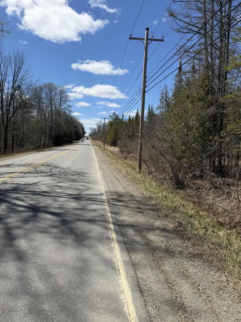 193 West Road Bradford ME 04410