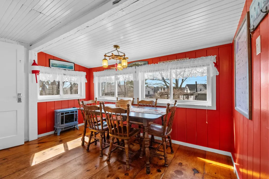 11 Oakland Avenue Portland ME 04108