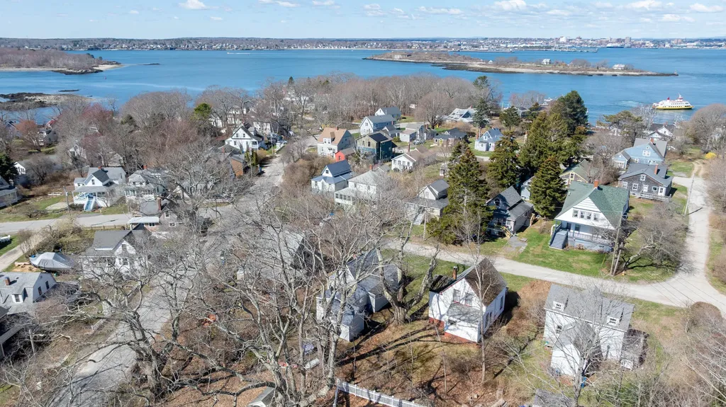 11 Oakland Avenue Portland ME 04108