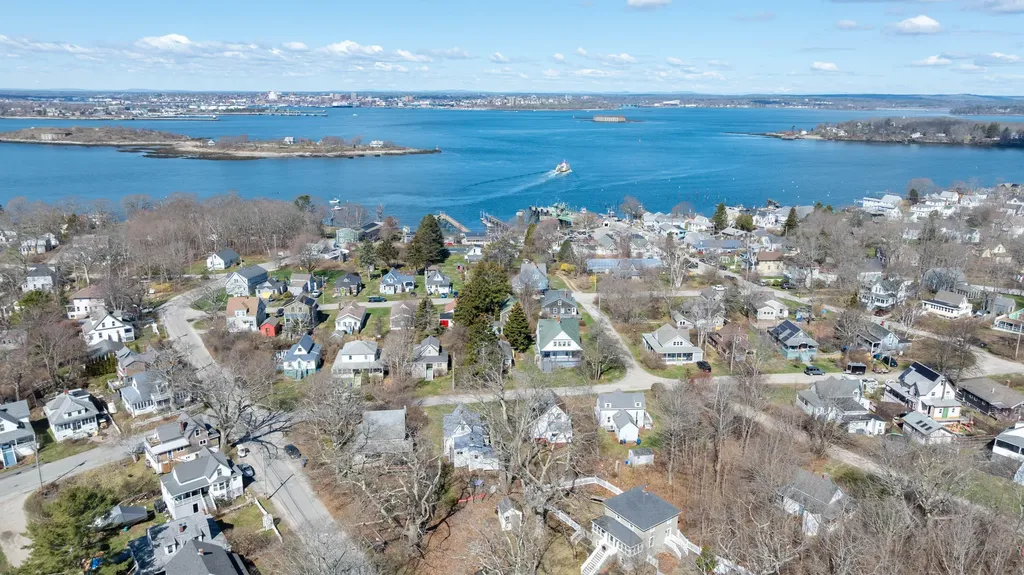 11 Oakland Avenue Portland ME 04108