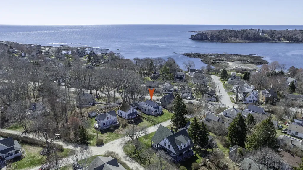 11 Oakland Avenue Portland ME 04108