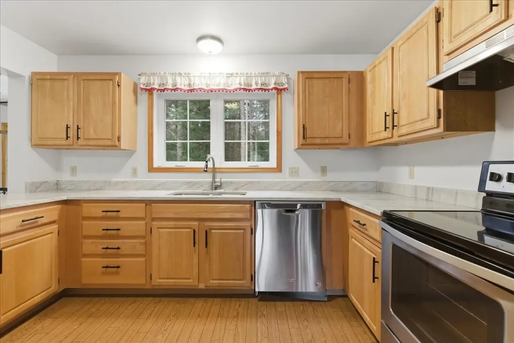 18 Beaver Pond Road Brunswick ME 04011