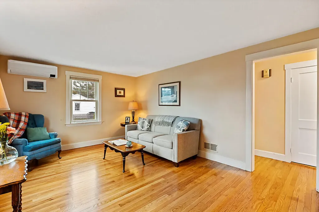 3 Chester Avenue Falmouth ME 04105