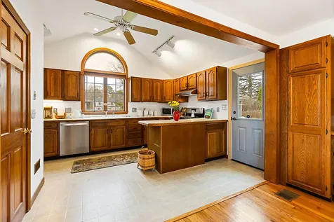 3 Chester Avenue Falmouth ME 04105
