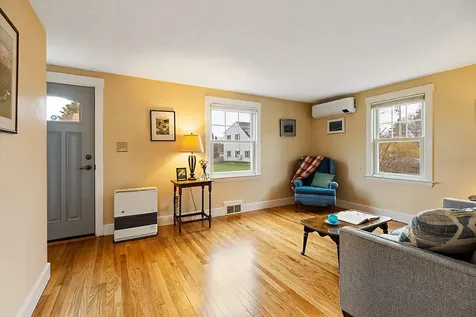 3 Chester Avenue Falmouth ME 04105