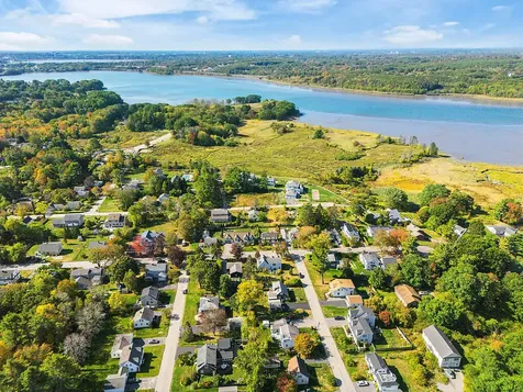 3 Chester Avenue Falmouth ME 04105