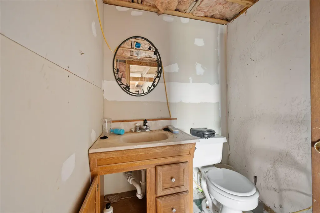 27 Hawes Bridge Road Prospect ME 04981