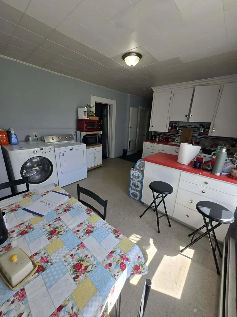 239 East Avenue Lewiston ME 04240