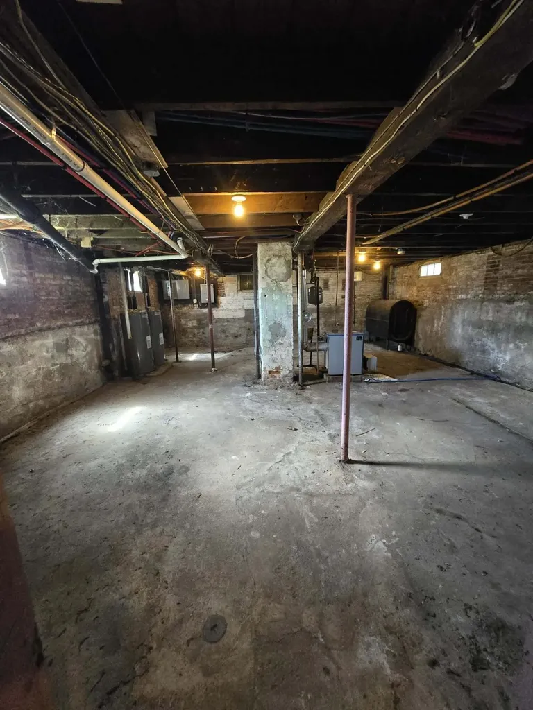 239 East Avenue Lewiston ME 04240