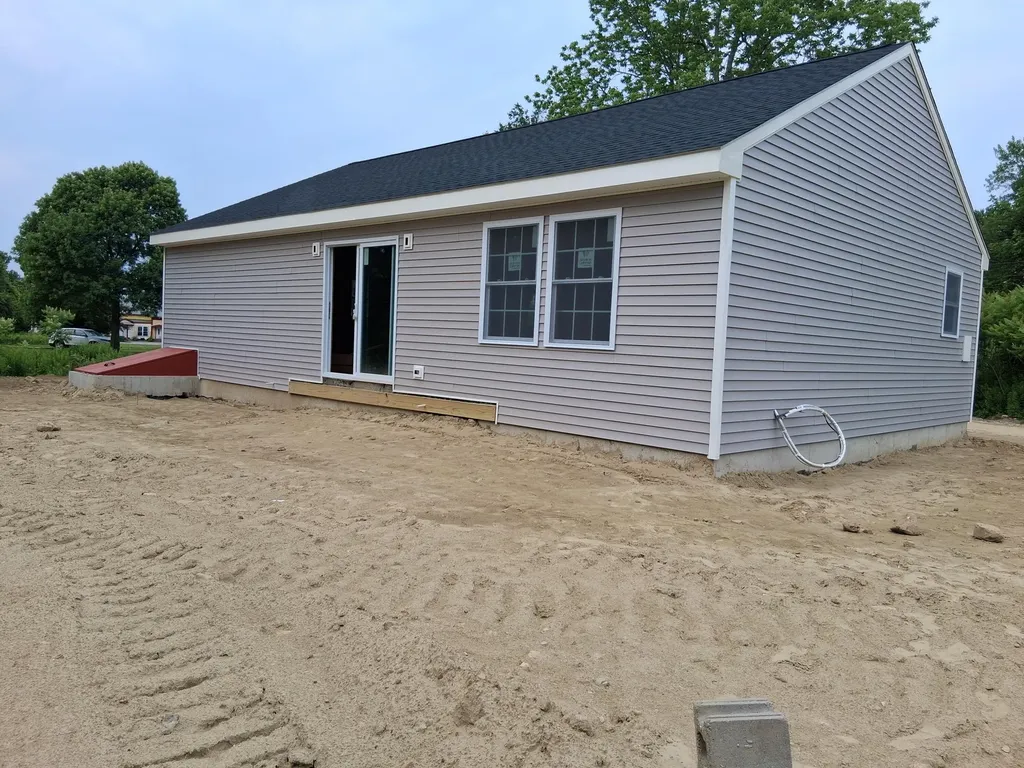 1124 Post Road Bowdoinham ME 04008