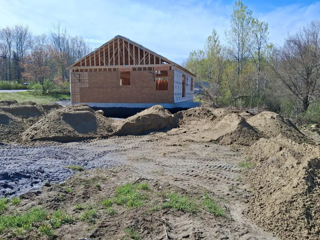 1124 Post Road Bowdoinham ME 04008
