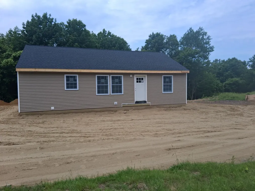 1122 Post Road Bowdoinham ME 04008