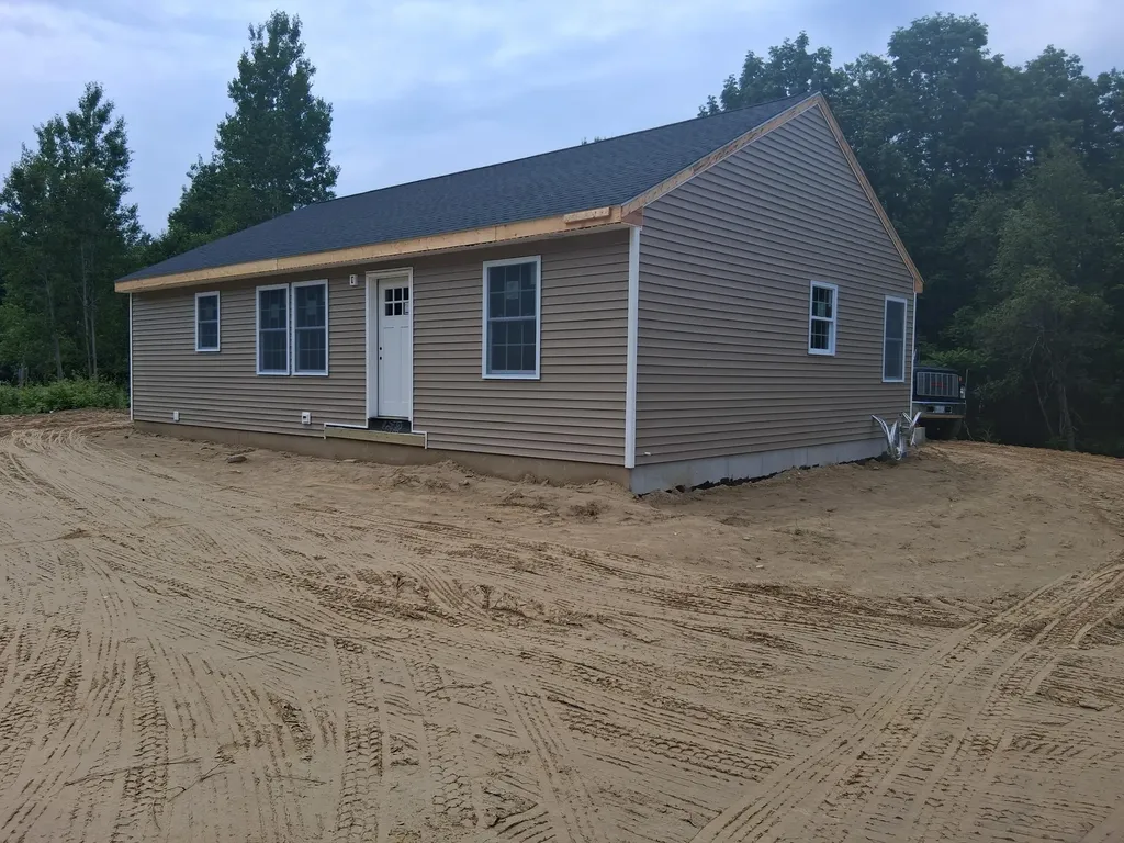 1122 Post Road Bowdoinham ME 04008