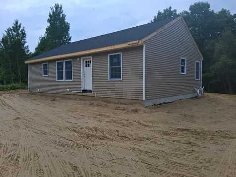1122 Post Road Bowdoinham ME 04008
