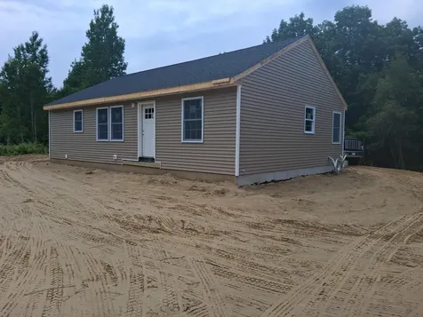 1122 Post Road Bowdoinham ME 04008