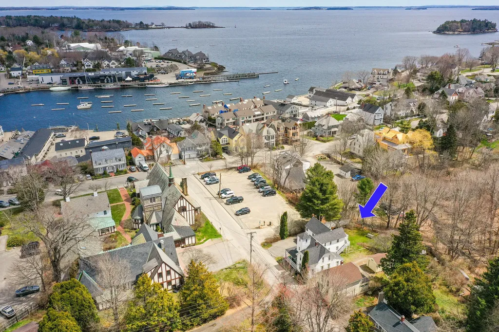 13 Wood Street Camden ME 04843