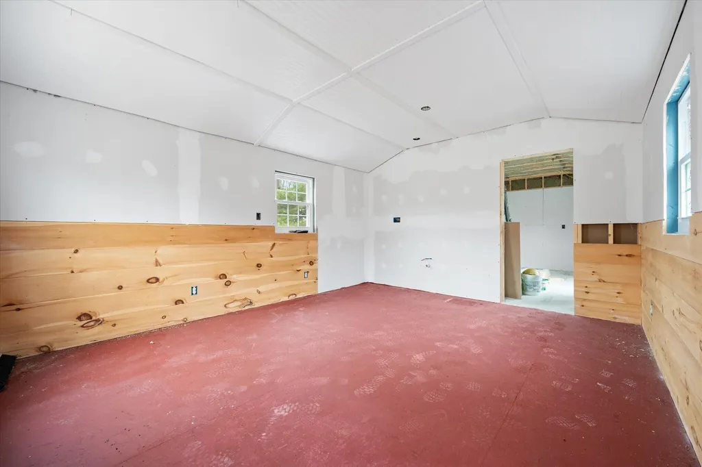 27 Hawes Bridge Road Prospect ME 04981