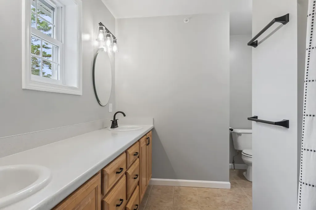16 Hiltons Lane Wells ME 04090