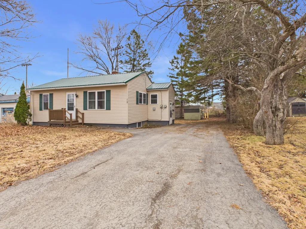 15 Glendale Road Caribou ME 04736