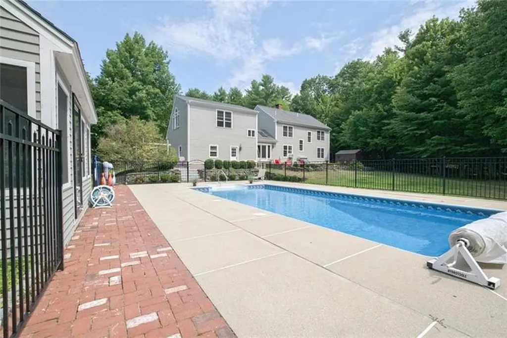 17 Richard Road Gorham ME 04038