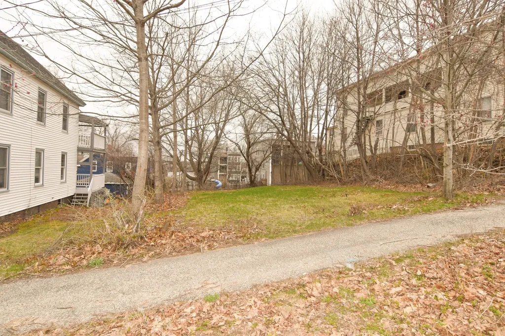 86 Fourth Street Auburn ME 04210