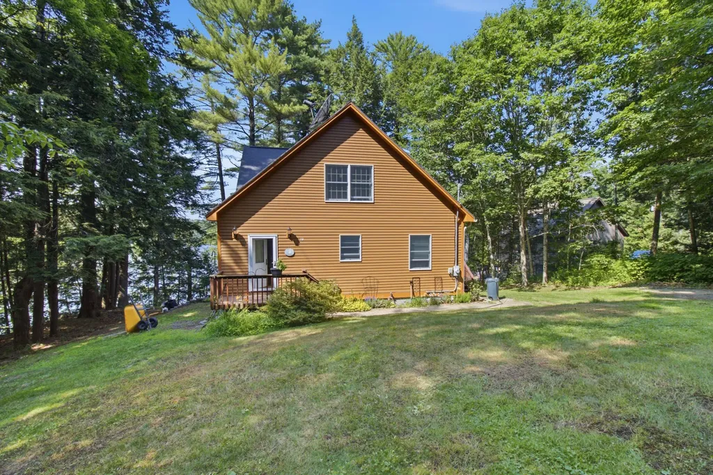 19 Rocky Point Road Monmouth ME 04259