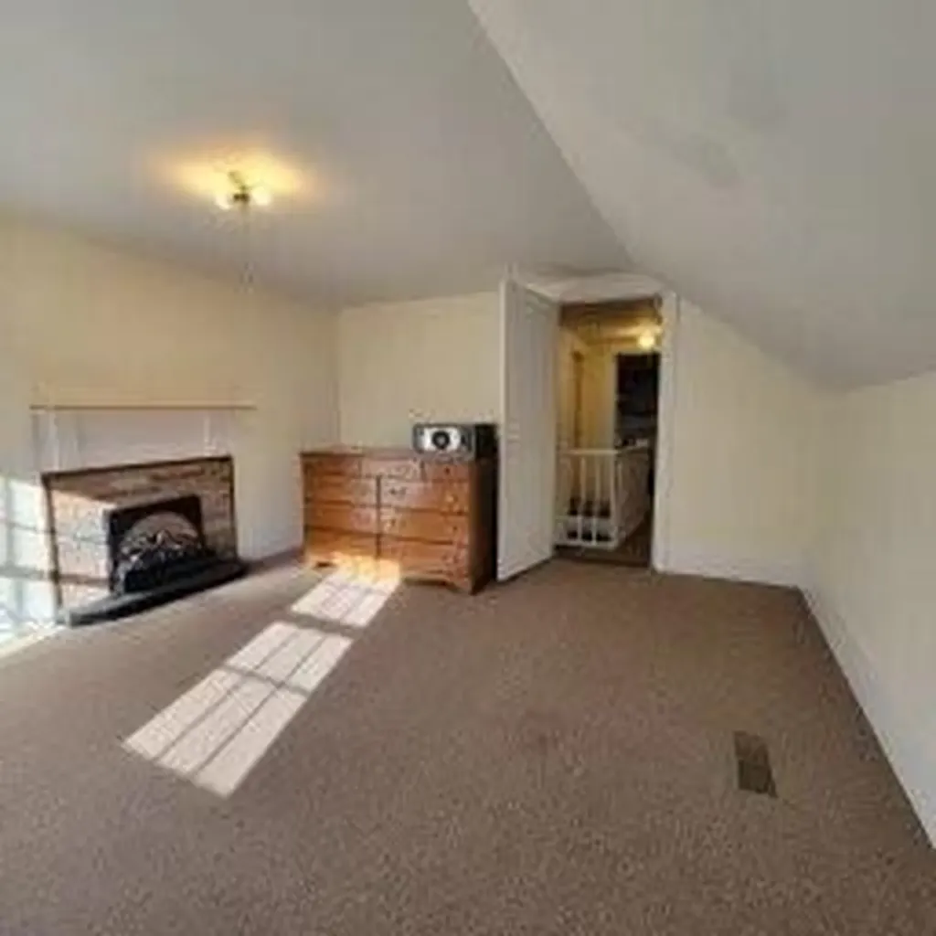 14 Arab Road Lee ME 04455