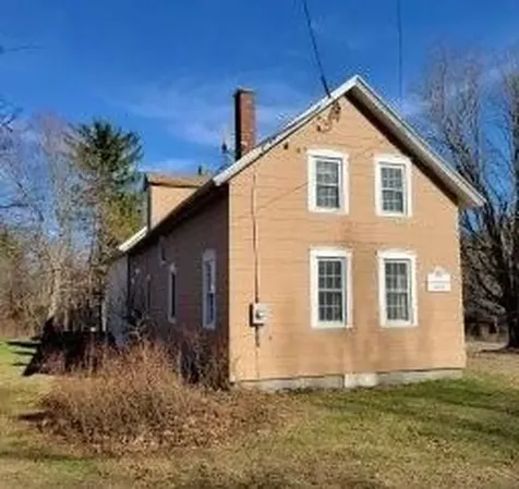 14 Arab Road Lee ME 04455